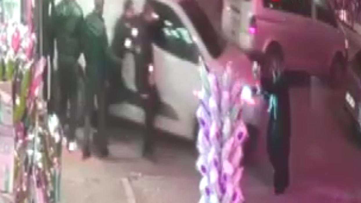 Küçükçekmece'de dehşete düşüren görüntü... Polisten kaçarken yoldaki kadını ezdi