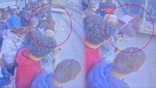 Cevizlibağ durağında feci olay! Durakta bayılan genç kıza metrobüs çarptı