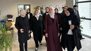 Şara'nın eşinden Kadıköy Anadolu İmam Hatip Lisesi'ne ziyaret