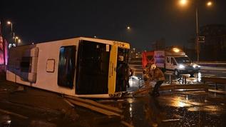 Çekmeköy'de kontrolden çıkan İETT otobüsü devrildi