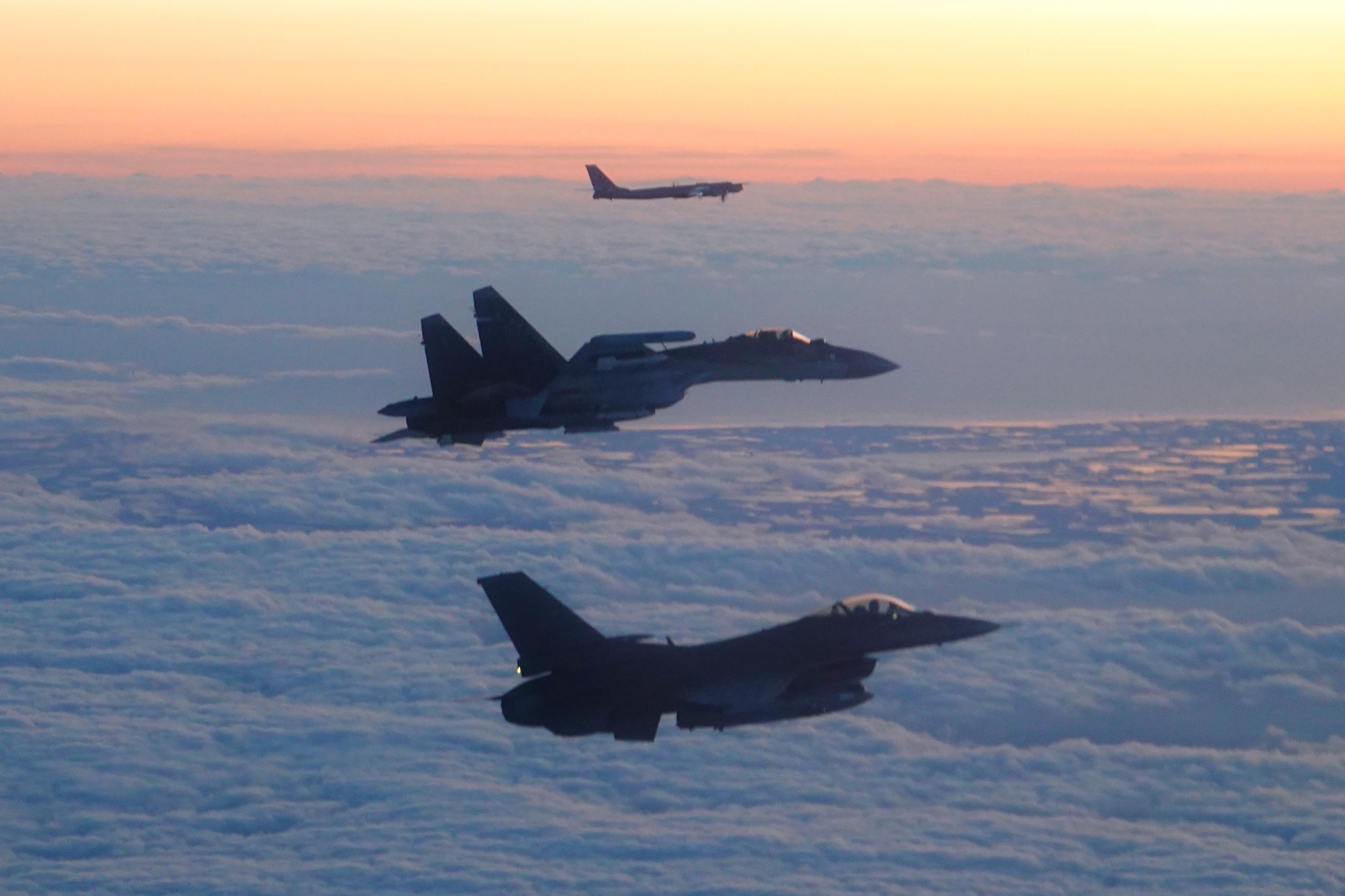 Pasifik'te gerginlik tırmanıyor... Savaş uçakları havalandı