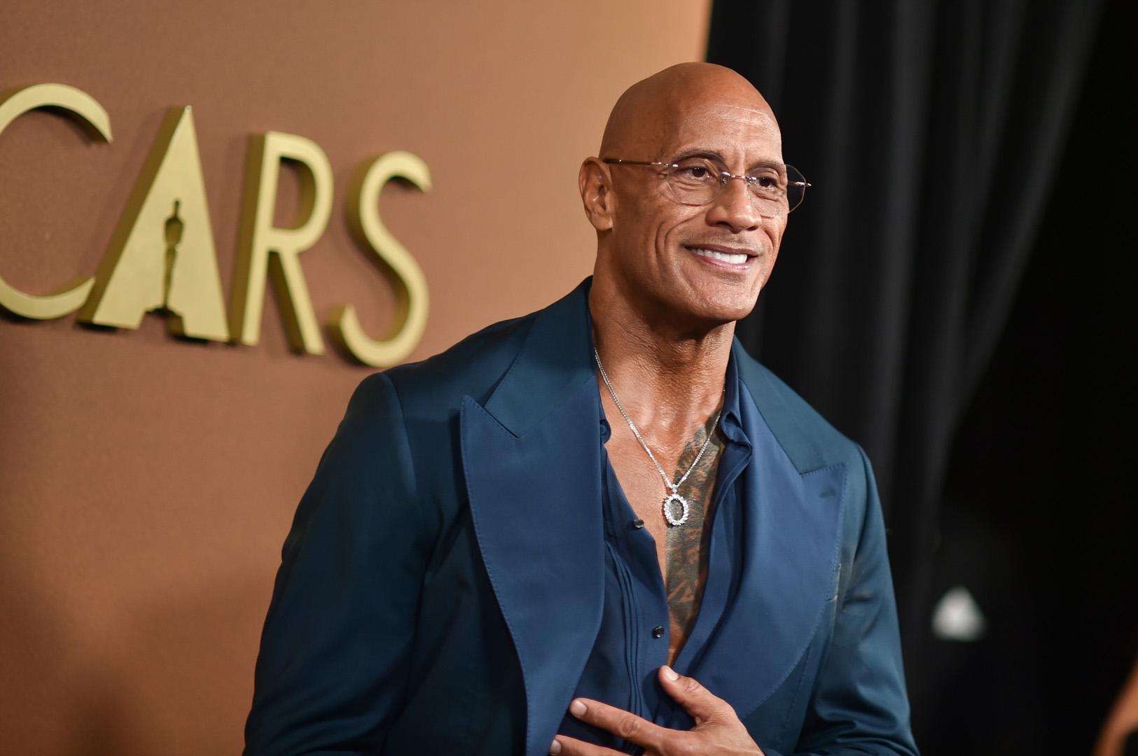 Dwayne Johnson, Brendan Fraser'a oyunculuk kariyerini başlatan rolü için teşekkür etti