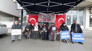 Muş'ta evlat bekleyişi sürüyor: Devletimiz kararlı, inanıyoruz ki bu işi başaracaklar