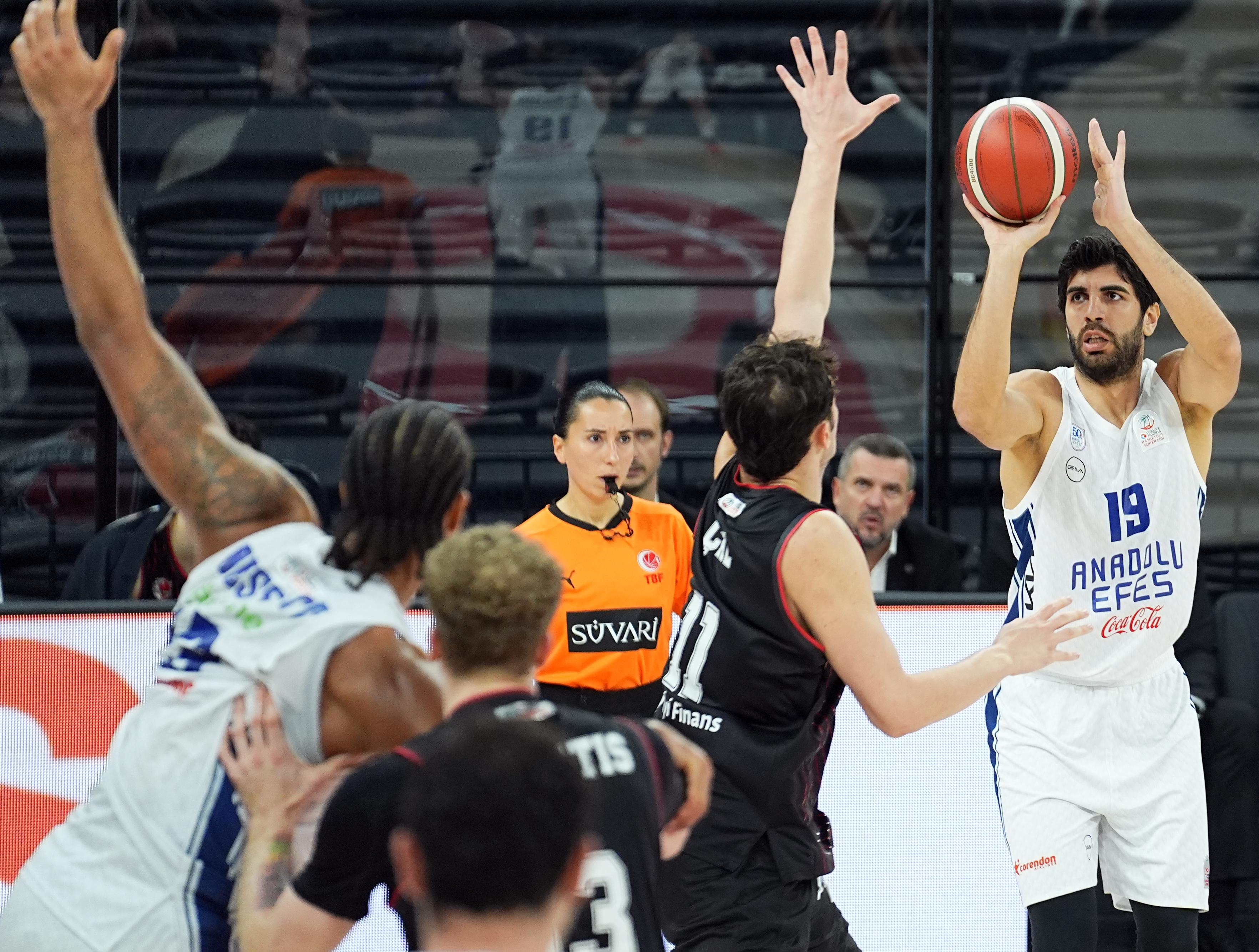 Anadolu Efes'e Burak Can Yıldızlı'dan kötü haber