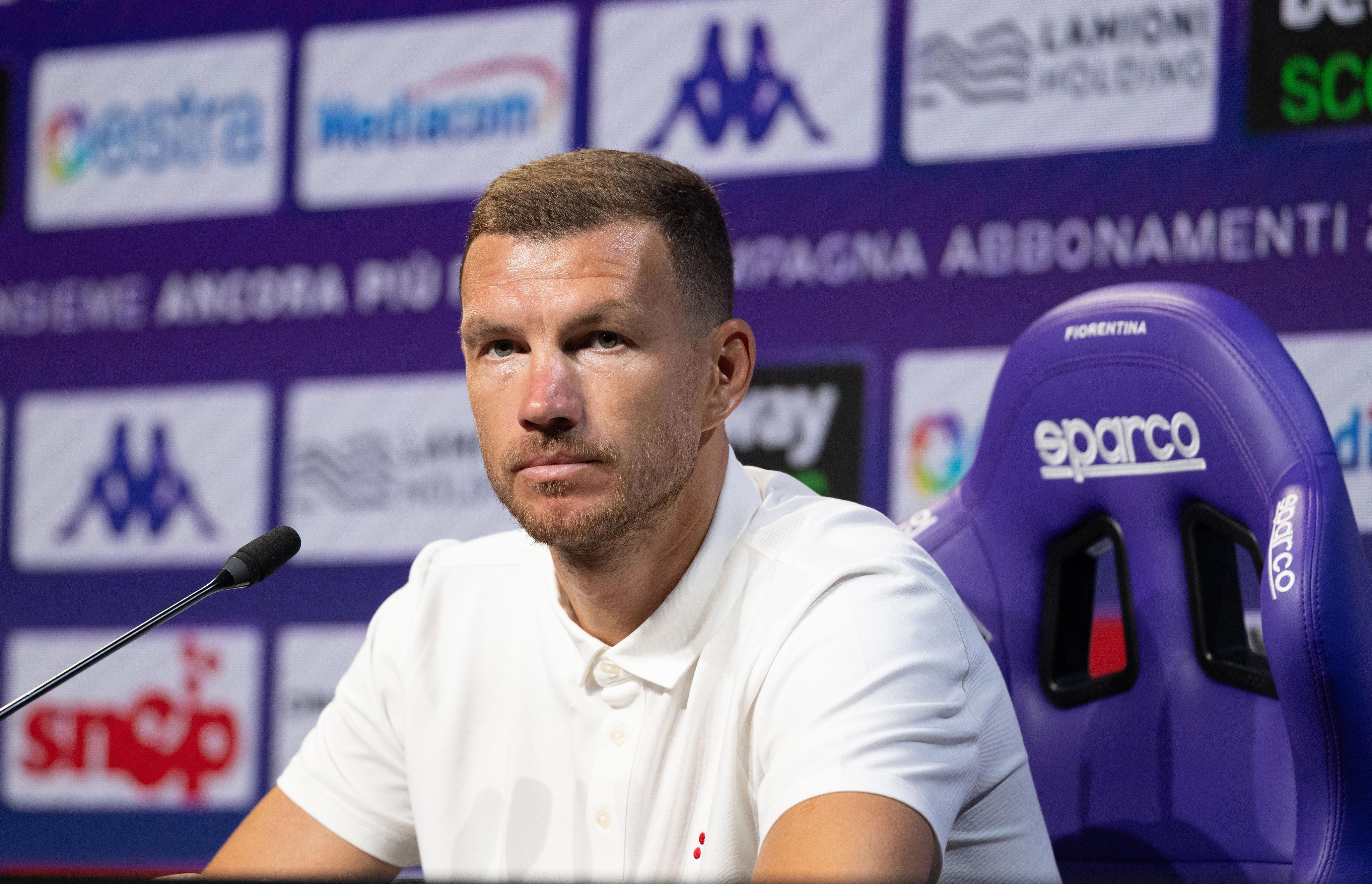 Edin Dzeko'dan sürpriz karar! Daha imzası bile kurumamıştı
