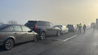 Edirne'de zincirleme trafik kazası: 10 araç birbirine girdi, 7 kişi yaralandı