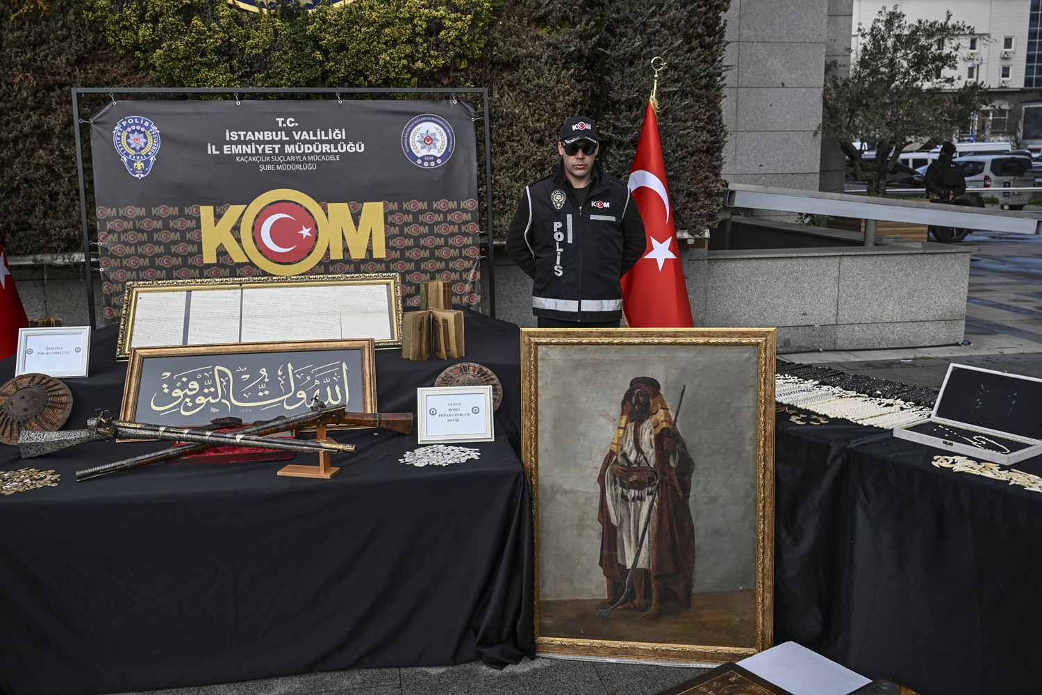 İstanbul'da tarihi eser kaçakçılığı operasyonunda 15 şüpheli yakalandı