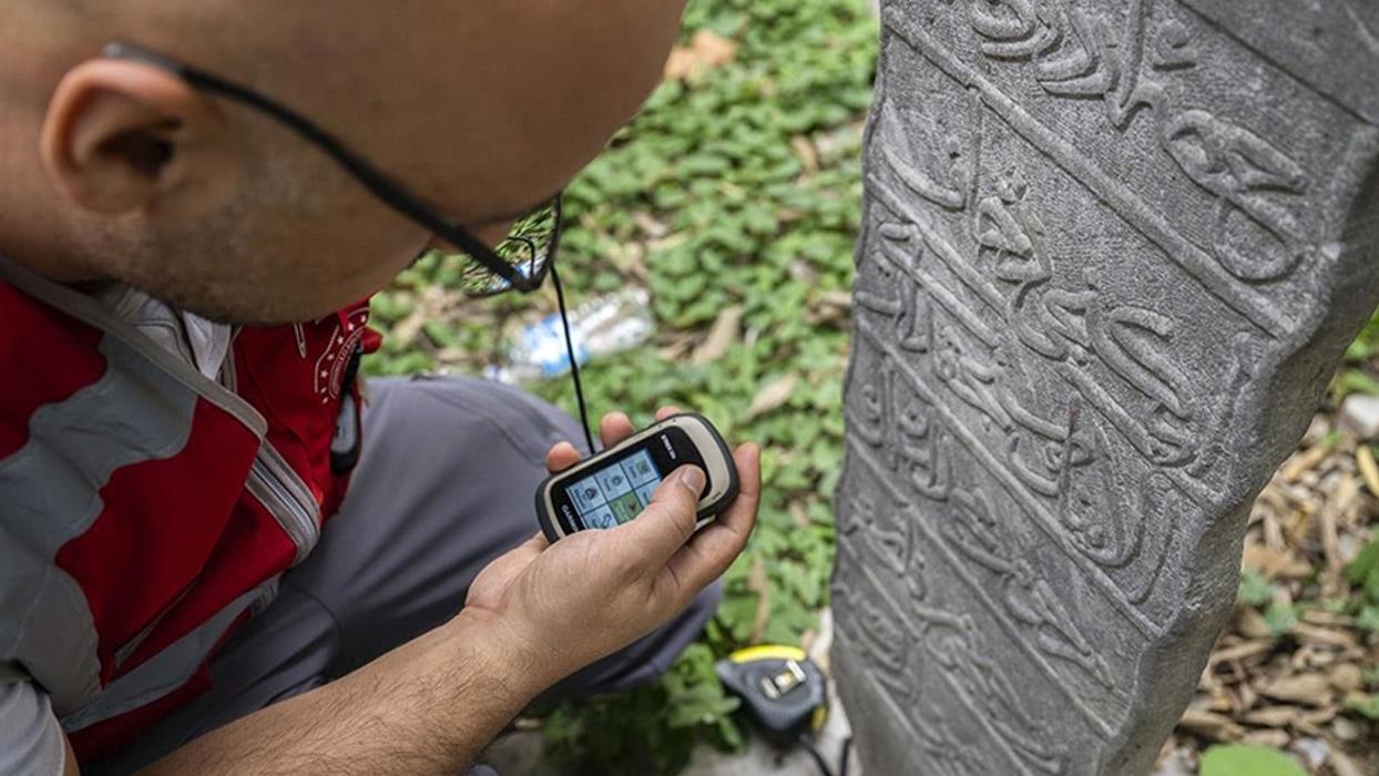İstanbul'un tarihi mezar taşları kayıt altına alınıyor