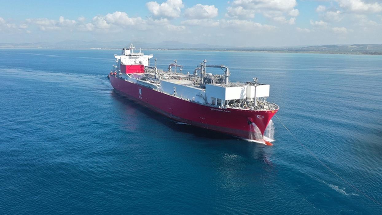 Türkiye'nin ilk FSRU gemisi Ertuğrul Gazi, 100. "gemiden gemiye transfer" operasyonunu başarıyla tamamladı