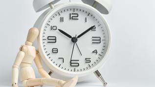 Alarm erteleme alışkanlığı uykunuza gerçekten zarar veriyor mu?