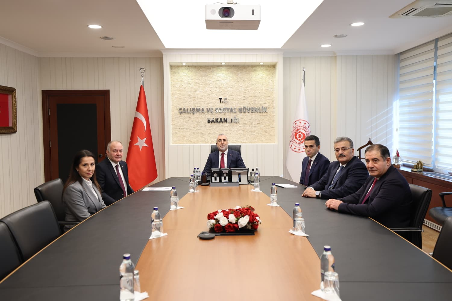 Bakan Işıkhan, Asgari Ücret Tespit Komisyonu'nda yer alan tarafları kabul etti