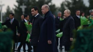 Cumhurbaşkanı Erdoğan, Türkmenistan'da Tarafsızlık Anıtı'na çelenk koyma törenine katıldı