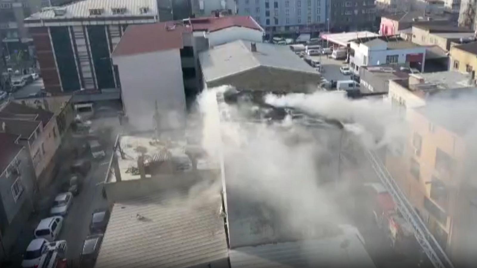 Sultangazi'de bir binada çıkan yangında can pazarı: Alevlerin arasından atladı