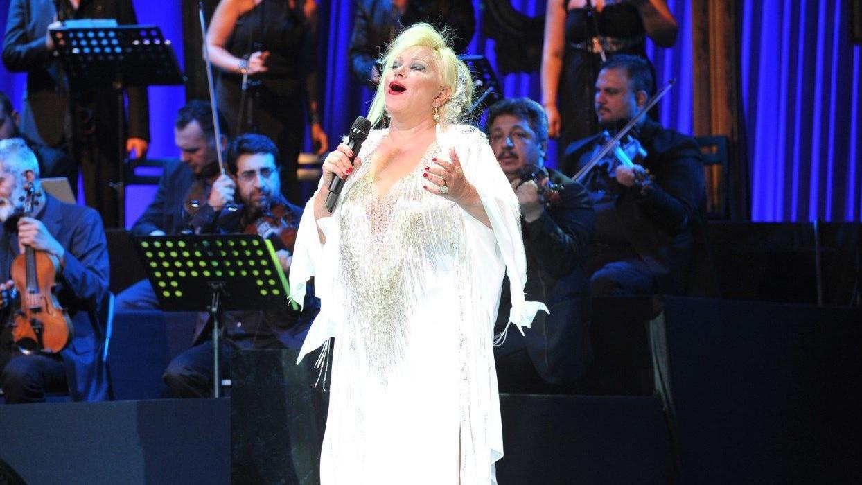 Tokat da yedi, sahnelerden uzak tutulmaya da çalışıldı... Muazzez Abacı'nın acılarla dolu hayatı yürek burktu