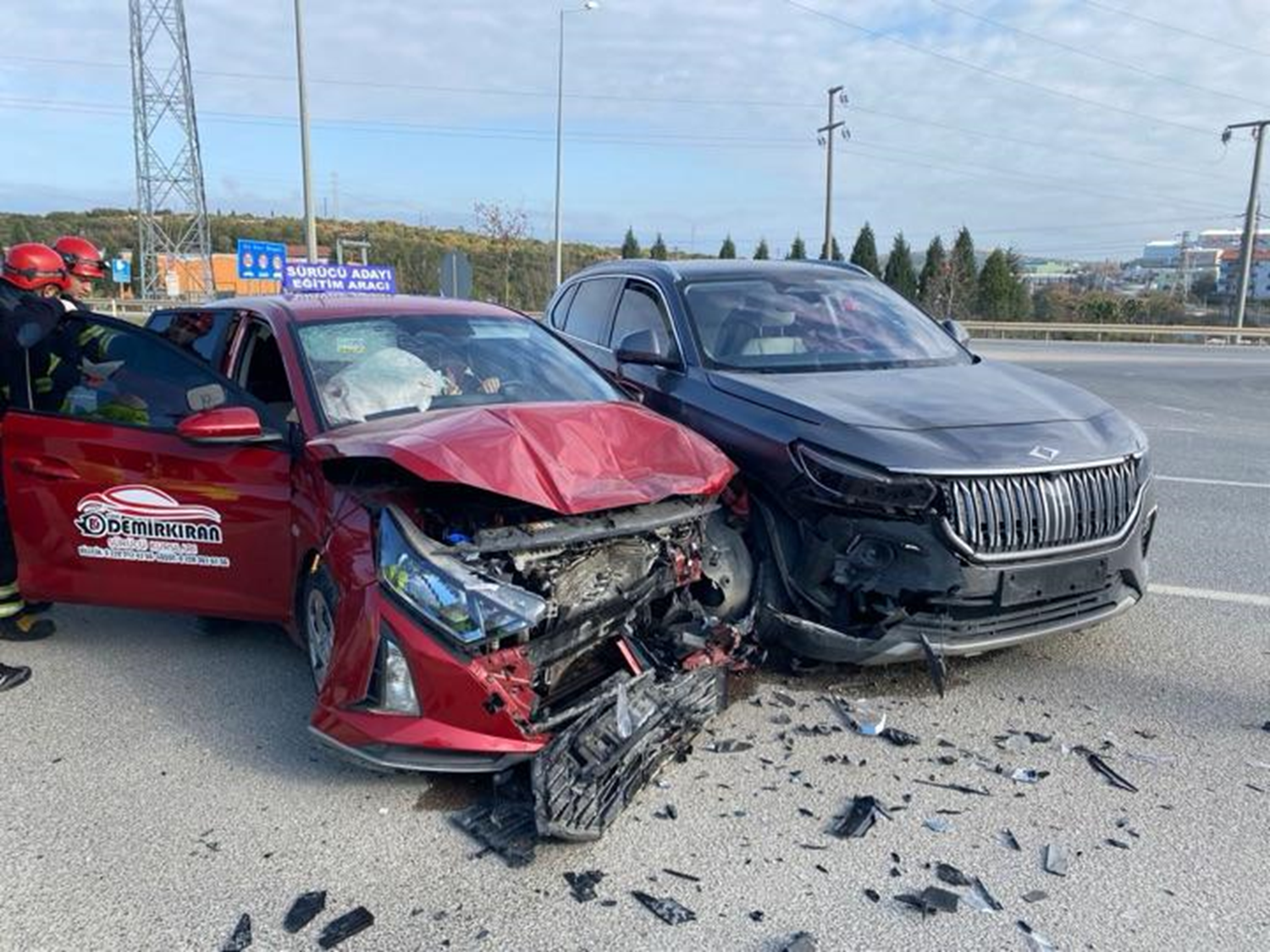 Bilecik'te iki otomobil çarpıştı: 4 kişi yaralandı