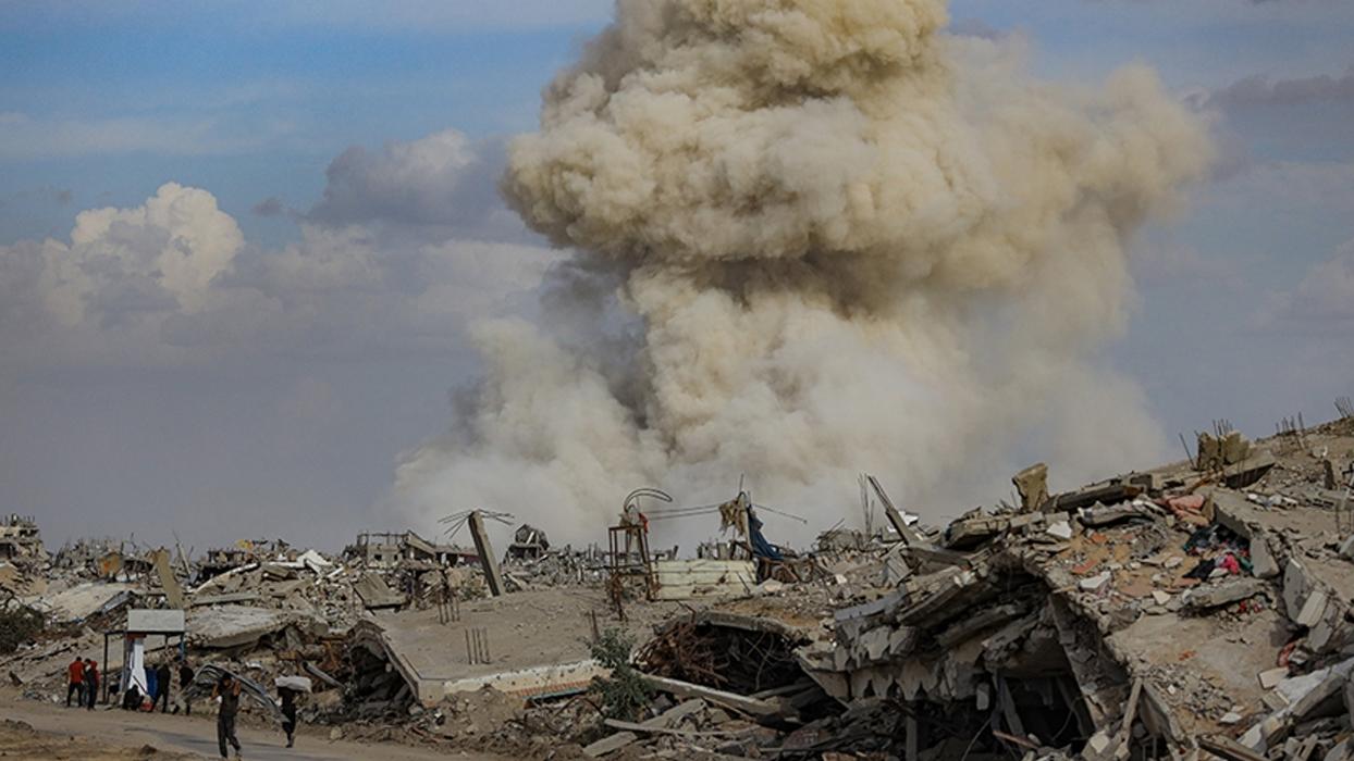 Katil İsrail ateşkese rağmen Gazze'de saldırılar düzenlemeye devam ediyor