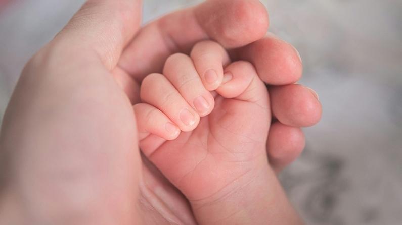 Milyonları ilgilendiren açıklama geldi! Doğum ve babalık izni artıyor