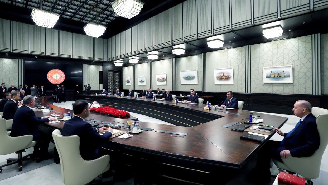 Kabine yoğun gündemle toplanıyor! Terörle mücadele, asgari ücret ve yasa dışı bahis masada olacak