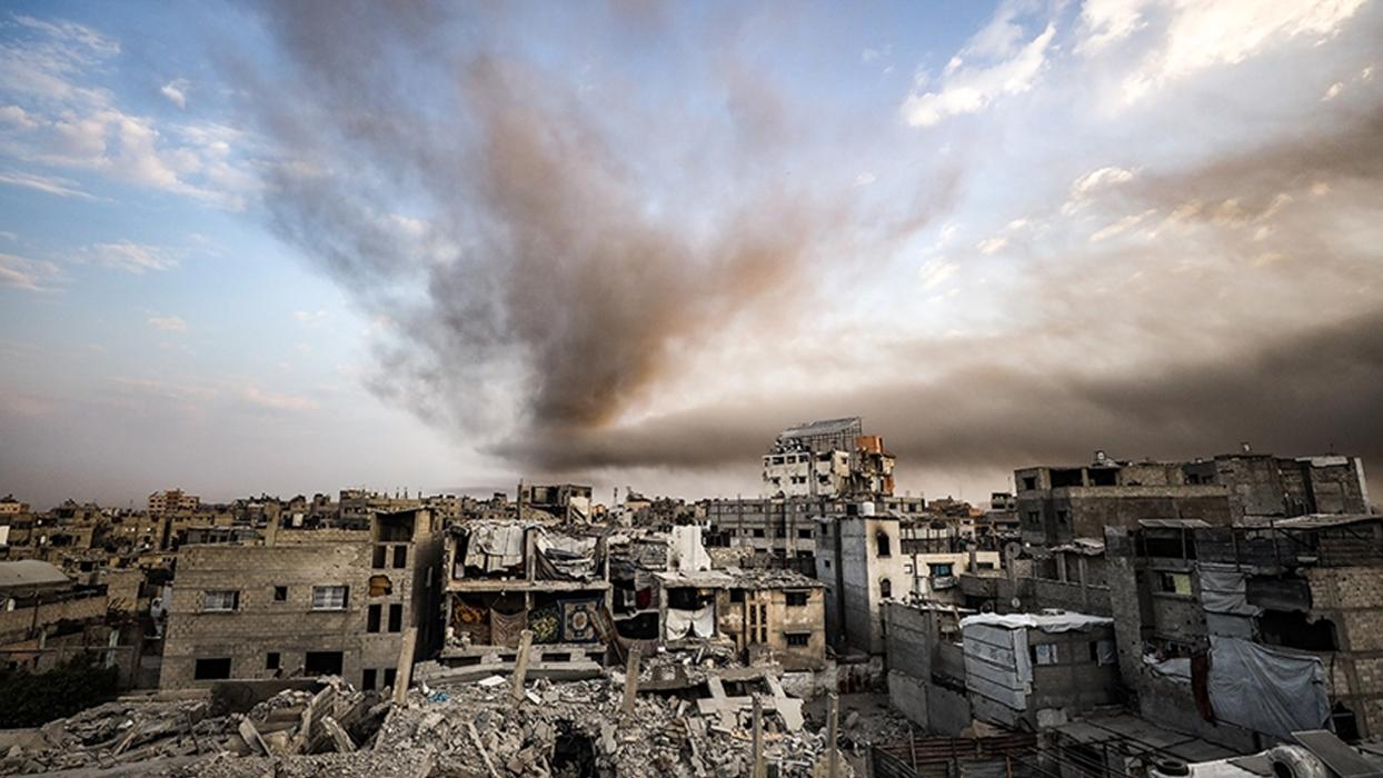 Katil İsrail ateşkese rağmen Gazze'yi bombaladı