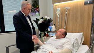 Başbakan Albanese ayağına gitti: Ahmed, sen bir kahramansın