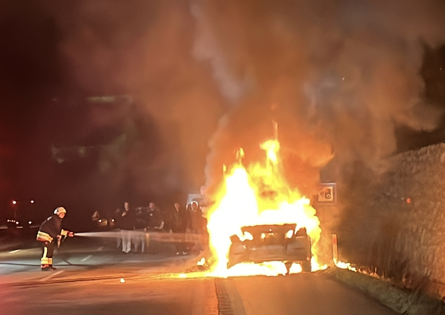 Samsun'da seyir halindeki otomobil alev aldı