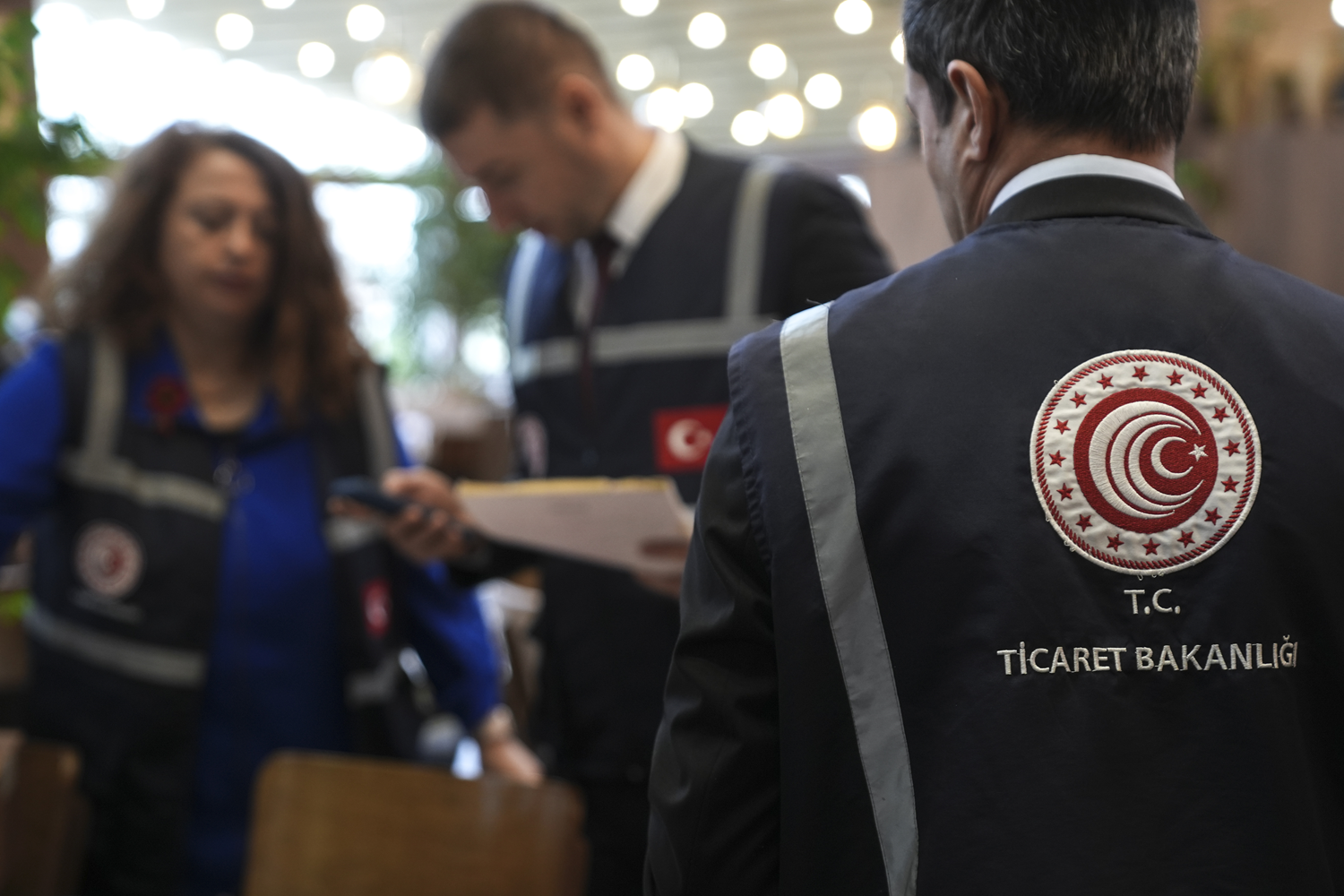 Ticaret Bakanlığı ekipleri sahada! Menü ve fiyatlar incelendi