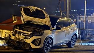 Artvin'de otomobilin park halindeki minibüse çarptığı kazada 3 kişi yaralandı