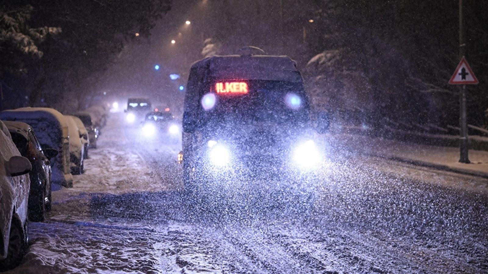İki ilde kar yağışı ulaşımı vurdu: 70 yerleşim yolu kapandı
