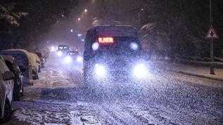 İki ilde kar yağışı ulaşımı vurdu: 70 yerleşim yolu kapandı