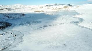 Ağrı'daki Derecek Barajı dondurucu soğukların etkisiyle buzla kaplandı