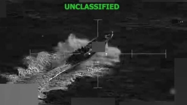 Görüntüleri paylaşıldı! ABD denizin ortasında vurdu