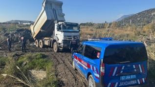 Kaş'ta izinsiz kum alımına geçit verilmedi