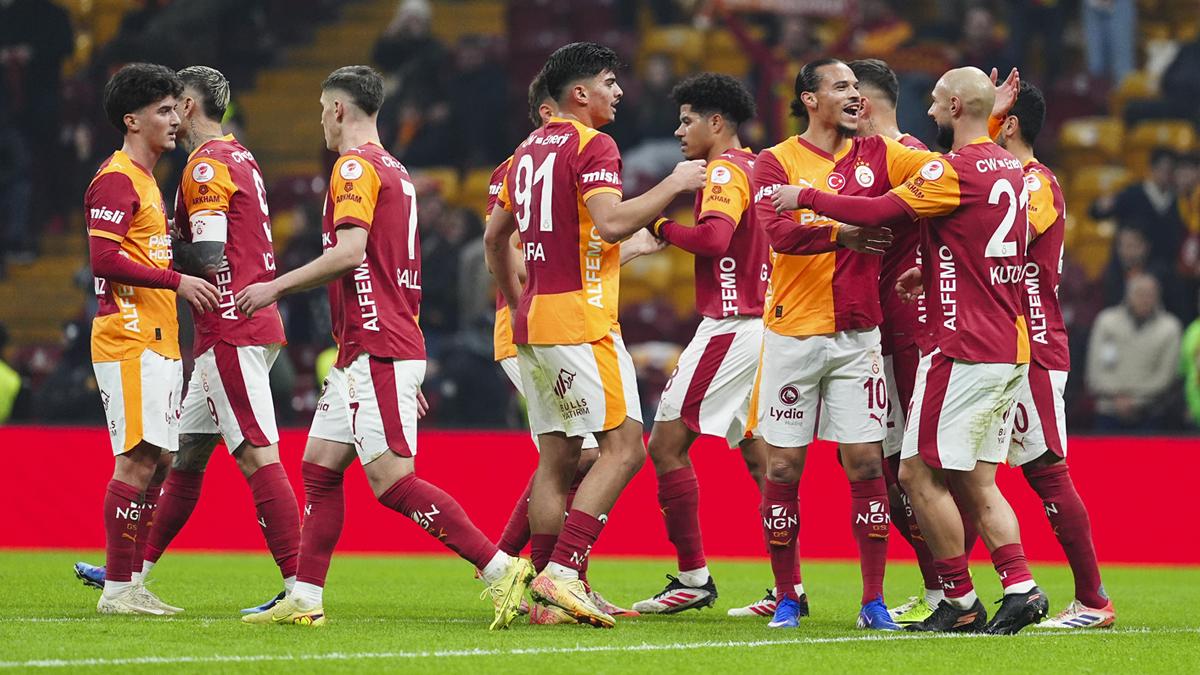 Kupada Başakşehir'i ilk kez yendi! Galatasaray galibiyetle başladı
