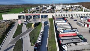 Komşudaki grev sınır kapılarını tıkadı... Uzun kuyruklar oluştu