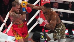 Eski şampiyon Joshua, Jake Paul'u ringde ezdi