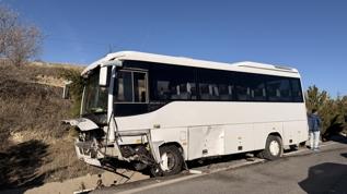 Ürgüp'te midibüs ile otomobil çarpıştı, 11 kişi yaralandı