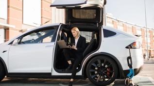 Ryanair ve Tesla'nın Avrupa'daki zor günleri! Ceza ve satış düşüşü