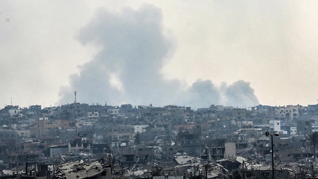 Soykırımcı İsrail, Gazze'yi yine hava saldırılarıyla hedef aldı