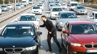 Yeni yasa yürürlükte! Trafikte yol kesen sürücü şimdi yandı