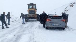 Hasköy-Mutki yolu ulaşıma kapatıldı! Yolda kalanların imdadına ekipler yetişti