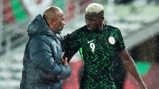 Victor Osimhen oyundan alınınca teknik direktörle tartıştı