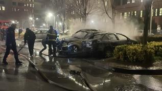 Eskişehir'de park halindeki iki araç yandı