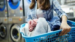 Giysilerinizin ömrünü uzatmanın sırrı! Doğru yıkama sıklığı