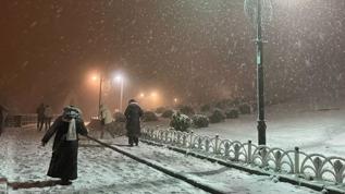 İstanbul'un bazı bölgelerinde kar yağışı etkili oluyor