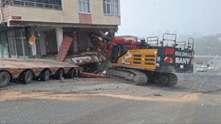 Başakşehir'de feci kaza: Bina tedbiren boşaltıldı