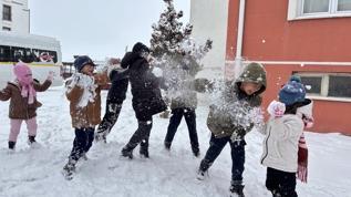 Elazığ'da eğitime kar engeli: Okullar tatil edildi