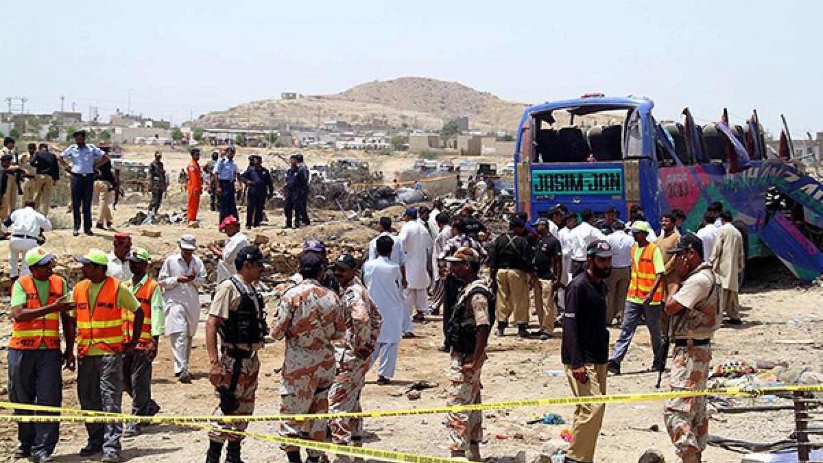 Pakistan'da feci kaza! 14 kişi yaşamını yitirdi