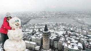 İstanbul güne karla uyandı