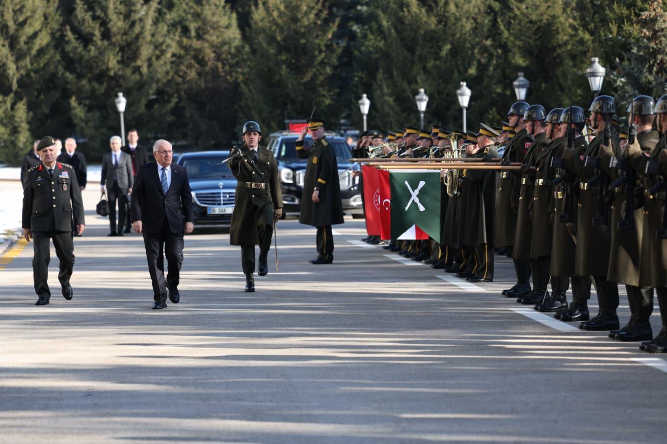 Bakan Güler, Kara Kuvvetleri Komutanlığı'nda toplantıya katıldı