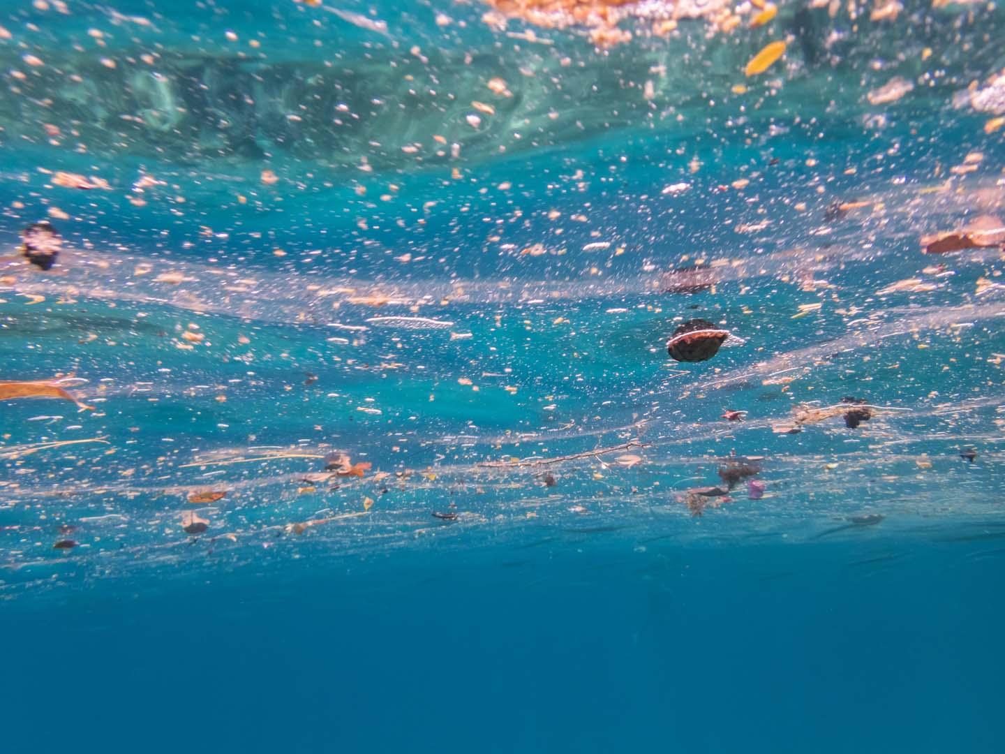 Mikroplastiklerin görünmez tehdidi! Güneş ışığı su kaynaklarını nasıl etkiliyor?